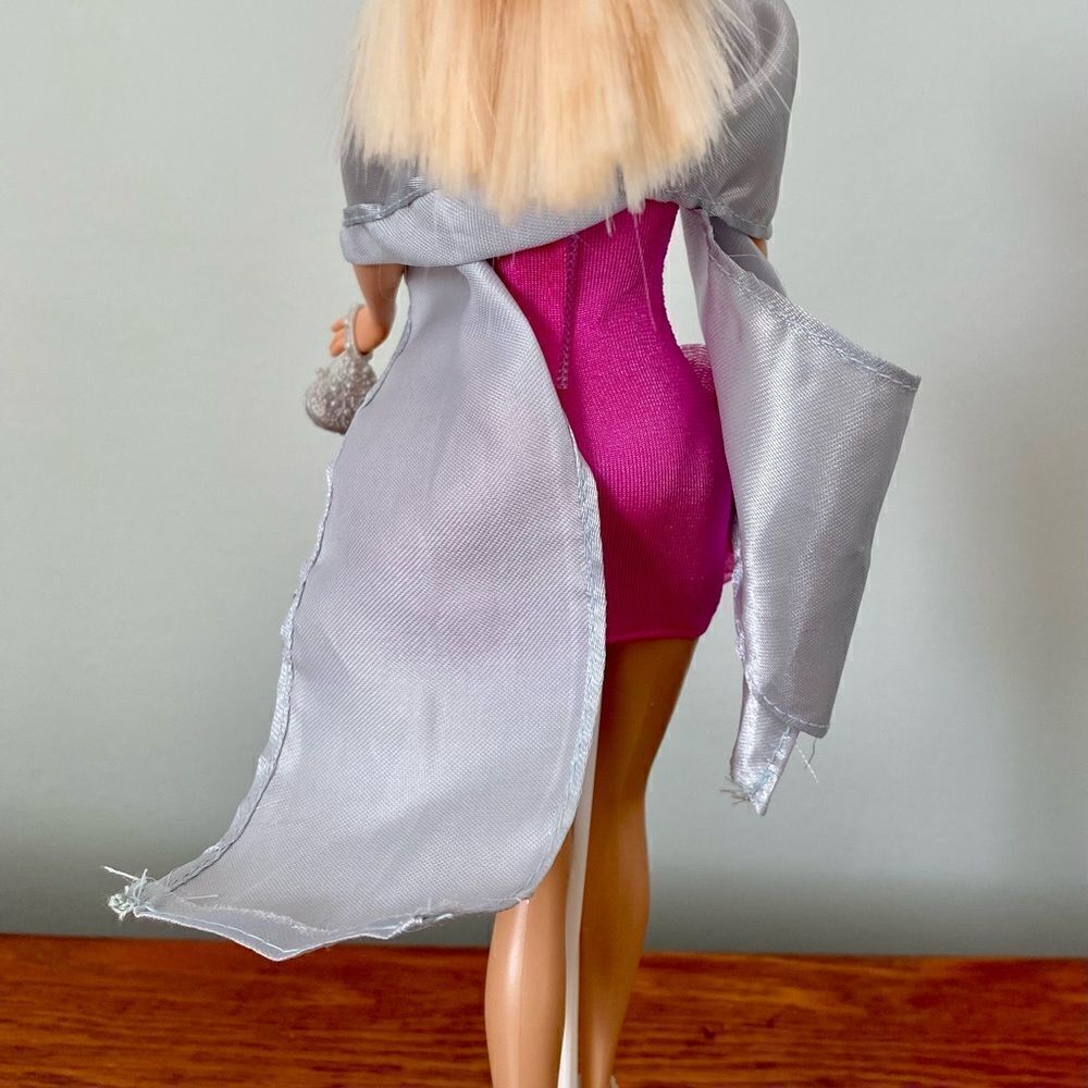 Mattel Original Barbie Sparkling Pink Evening Dress, Wrap,‎ Purse & shoes Outfit - Picture 2 of 3